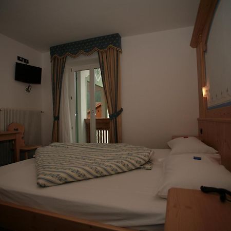 Garni Eden Hotel Canazei Room photo