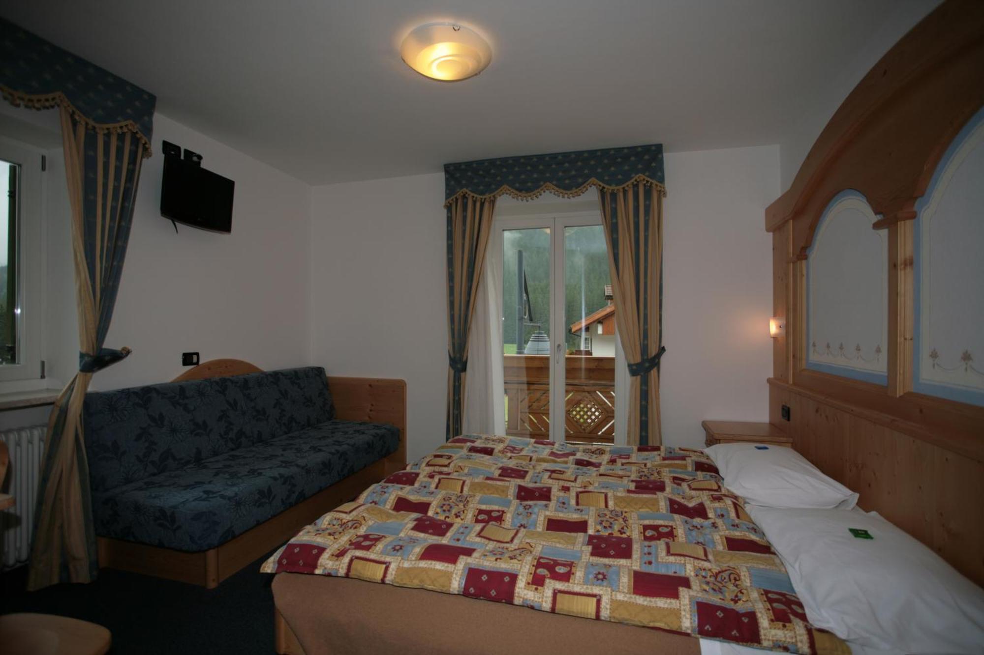 Garni Eden Hotel Canazei Room photo