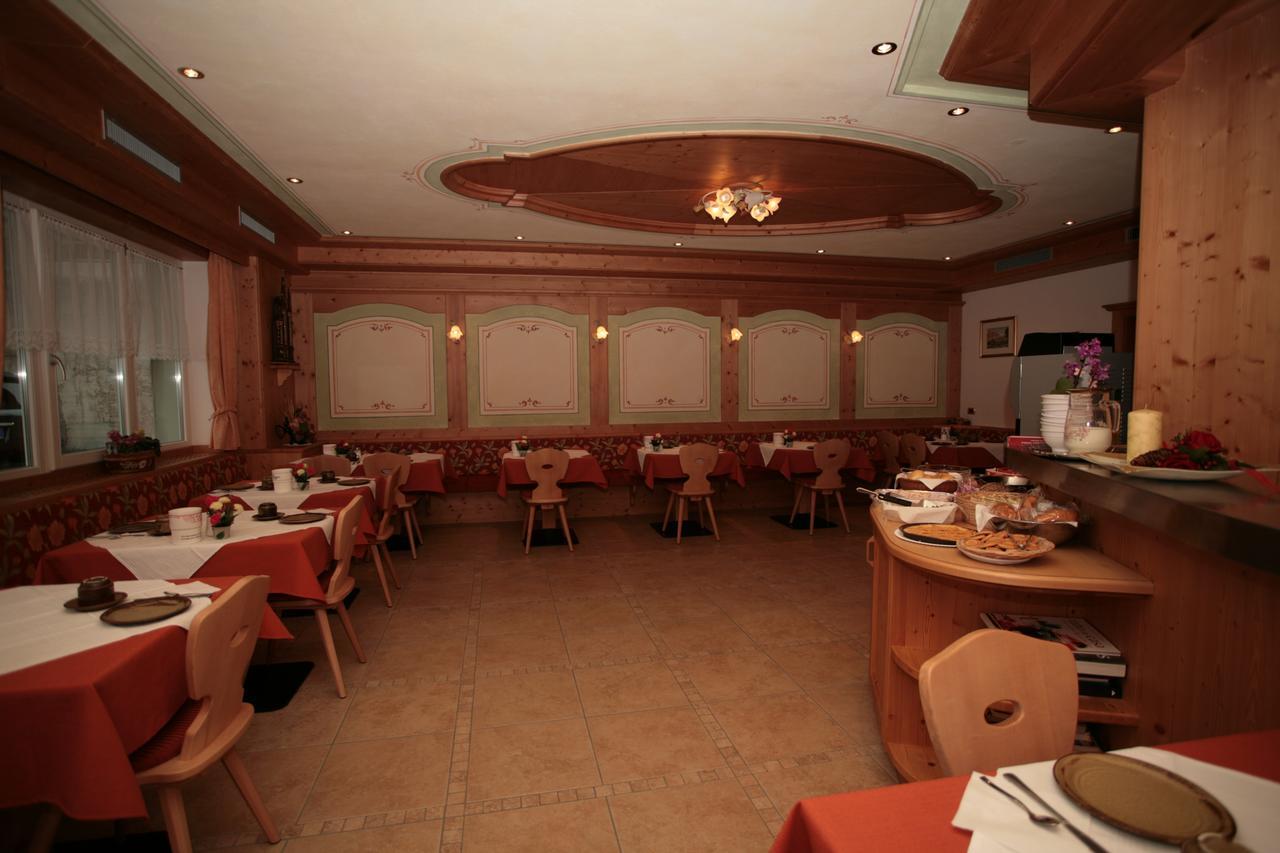 Garni Eden Hotel Canazei Exterior photo